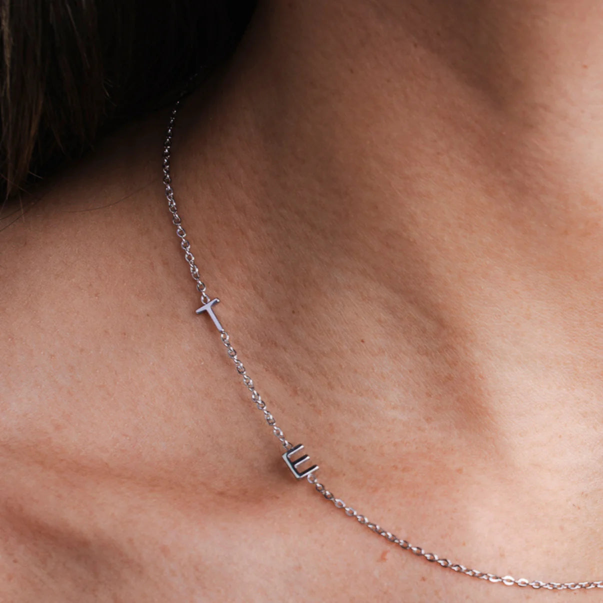 Gepersonaliseerde zijwaartse initialen ketting