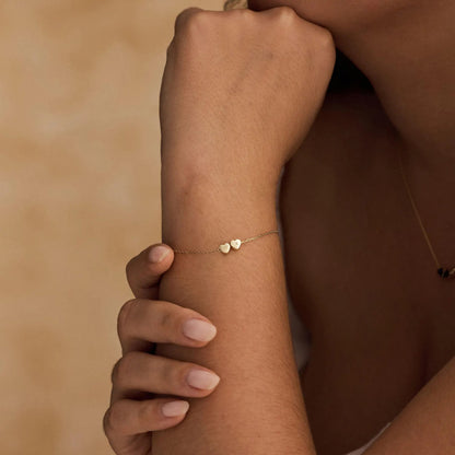 Gepersonaliseerde armband met initiaal hartjes