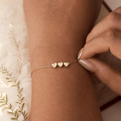 Gepersonaliseerde armband met initiaal hartjes