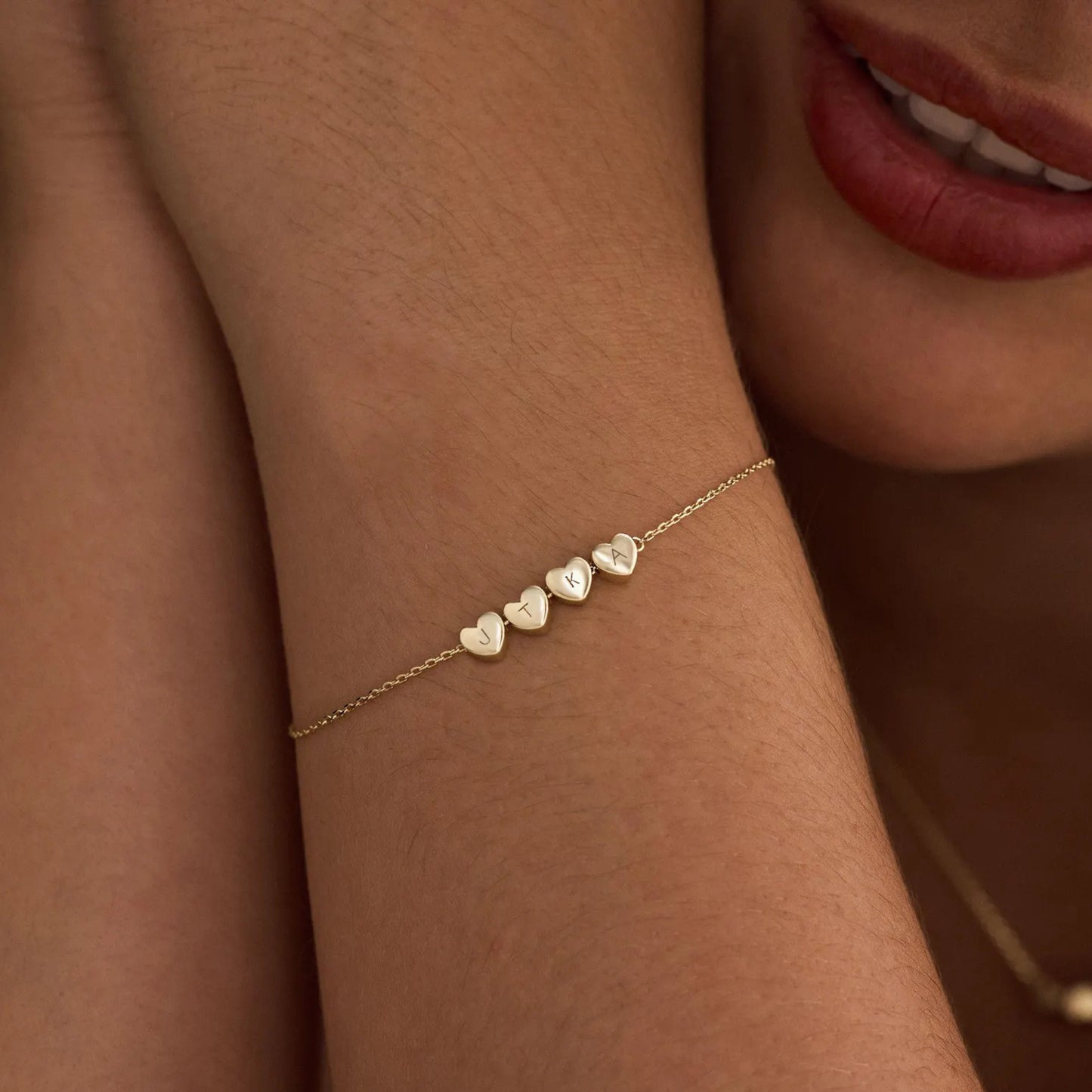 Gepersonaliseerde armband met initiaal hartjes