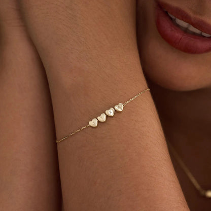 Gepersonaliseerde armband met initiaal hartjes