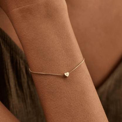 Gepersonaliseerde armband met initiaal hartjes