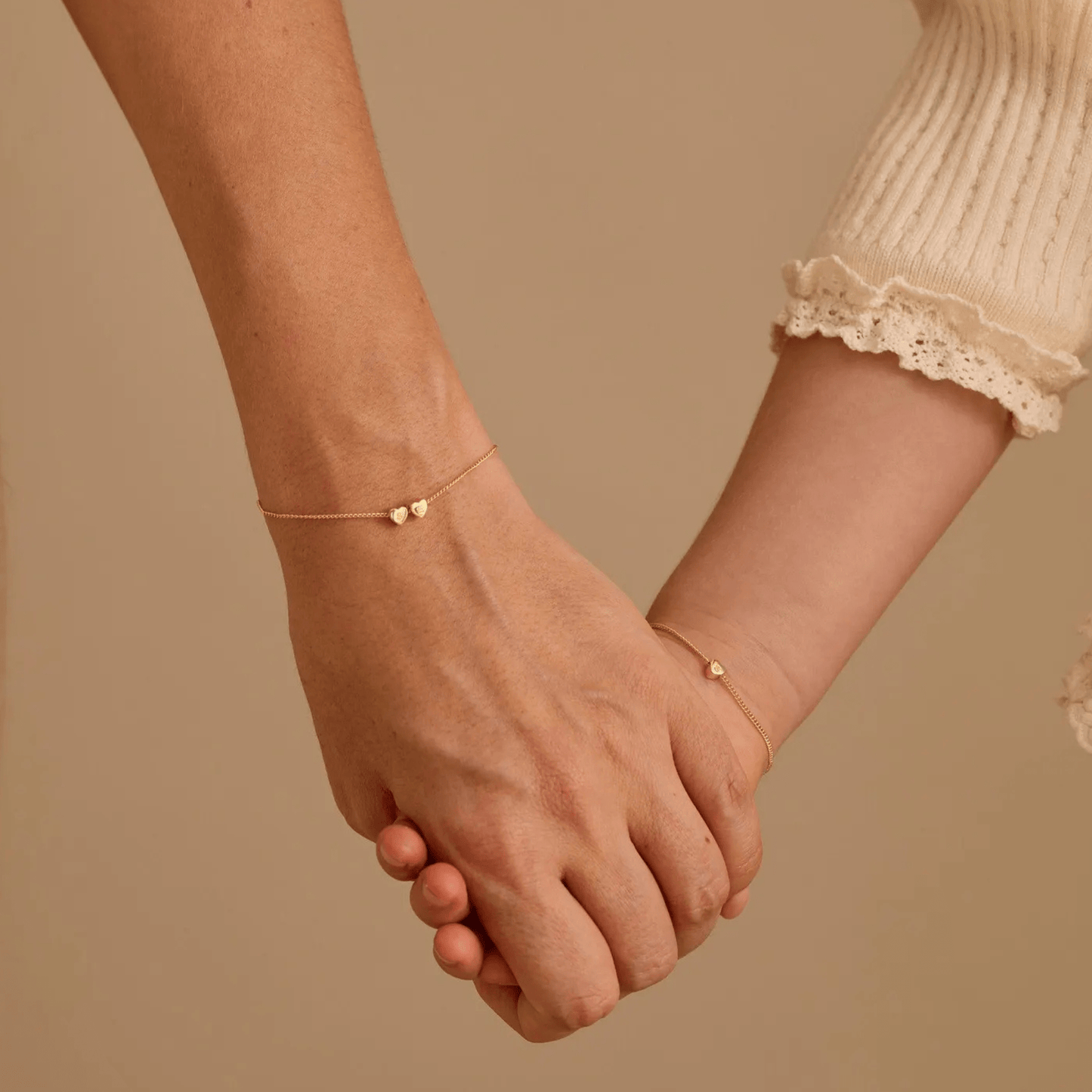 Gepersonaliseerde armband met initiaal hartjes