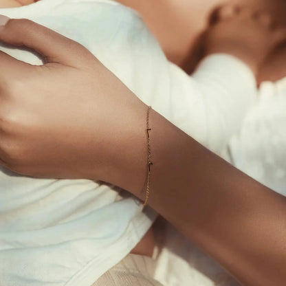 Gepersonaliseerde zijwaartse initialen armband