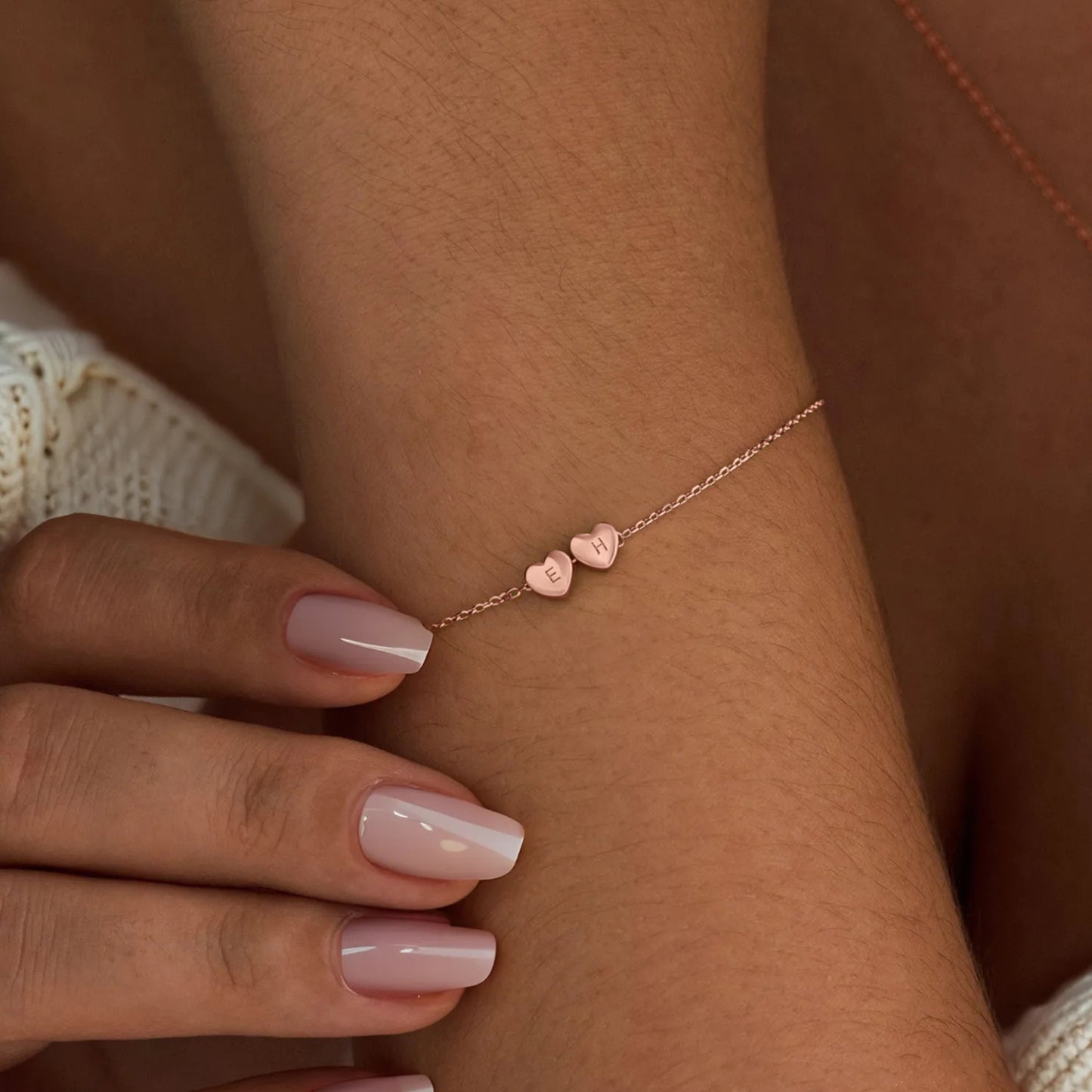 Gepersonaliseerde armband met initiaal hartjes